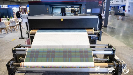 Hat legjobb kérdés a digitális textilnyomtatók kiválasztásához: Alapvető útmutató ruházati gyártók és stúdiók számára